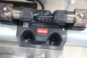 Highshine 1850ton <strong>Injection</strong> Molding Machine Professional <strong>Local</strong> Manufacturer Plastic Car Bumper Making Machine - Product Image 2