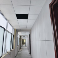 Dalles de plafond en fibre de verre 2x4 pi noires, insonorisantes, ignifuges classe A pour grille de plafond d'hôtel et de centre commercial