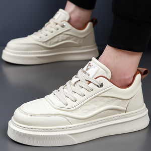 รองเท้าผ้าใบสีขาวสำหรับผู้ชาย หนังแท้ ส้นเตี้ย พื้นยาง EVA พื้นรองเท้าชั้นกลาง น้ำหนักเบา เหมาะสำหรับใส่เดินเล่นสบายๆ - Product Image 3