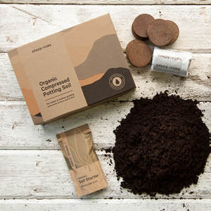 Il terreno di invasatura organico compresso <span class=keywords><strong>per</strong></span> <span class=keywords><strong>piante</strong></span> <span class=keywords><strong>da</strong></span> giardino le verdure si espande <span class=keywords><strong>per</strong></span> uso interno o esterno Mix Plantable derivato <span class=keywords><strong>da</strong></span> Natural - Product Image 4