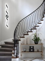 Escalier en colimaçon en acier structurel courbé, résistant aux charges, avec revêtement ignifuge appliqué