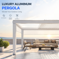 Pergola bioclimatique motorisée à toit en aluminium entièrement fermé avec éclairage LED, télécommande et portes pliantes en verre