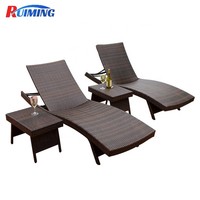 Chaise longue de plage moderne en rotin avec cadre en aluminium Chaise longue résistante aux UV pour le patio et la cour de l'hôtel