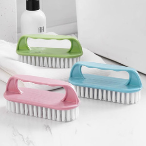 Cepillo de limpieza multifuncional para el hogar con cerdas de plástico suave y mango grueso; adecuado para lavar ropa y fregar. - Product Image 1