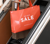 Sacs en papier vert menthe extra larges OEM ODM avec logo de marque personnalisé et poignées en corde blanche pour les magasins de mode et de détail