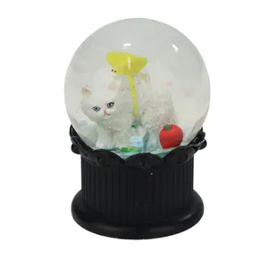 Vidro Personalizado Pequeno Snowglobe Com Um Gato Andando Waterglobe Fabricante