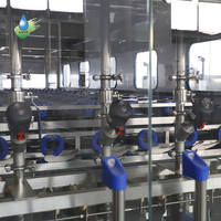 Ligne de remplissage et de bouchage automatique pour seaux et barils d'eau potable de 5 gallons (18,9 L, 20 L) avec rinçage, remplissage et bouchage