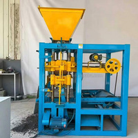 Machine à briques semi-automatique QT4-26 à utilisation facile, machine à blocs de pavés creux en ciment pour le marché mondial de la construction