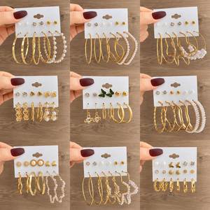 Nouvelles Boucles d'Oreilles Créoles Papillon Plaqué Or avec Cœur Perlé pour Femme - Vente en Gros de Bijoux - Product Image 2