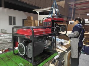 Générateur de soudage portable HONDA GX390, 4 kW, refroidi par air, 4 temps, <span class=keywords><strong>essence</strong></span>, réservoir de carburant de 25 L, 110/220 V, 50/60 Hz, respectueux de l'environnement - Product Image 2