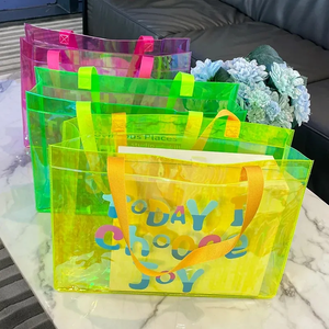 กระเป๋าช้อปปิ้งพีวีซีหนาพิมพ์ลายโฮโลแกรมเลเซอร์สีรุ้ง พร้อมหูหิ้ว PU และสายสะพายไหล่ ดีไซน์ทันสมัย ผลิตในจีน รับทำโลโก้ตามสั่ง - Product Image 4