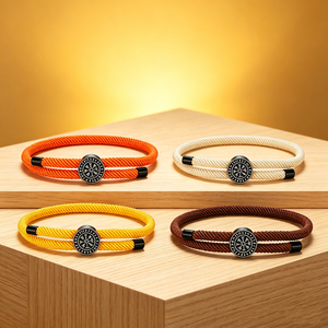 Bracelet en corde de nylon multicolore réglable style milanais avec breloque rune viking, bijou unisexe fait main en corde de nylon tressée - Product Image 3