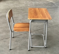 Meubles scolaires modernes et durables en métal, ensemble de bureaux et de chaises de classe à un seul siège avec design antidérapant