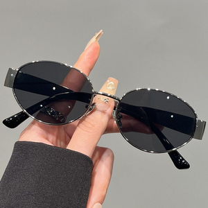 แว่นกันแดดยูนิเซ็กซ์สุดหรู ดีไซน์เรโทร กรอบเล็กสีทอง ป้องกันแสงยูวี 400 และแสงสีฟ้า คุณภาพสูง น้ำหนักเบา สวมใส่สบายสำหรับกิจกรรมกลางแจ้ง - Product Image 3