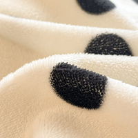 Ensemble de literie quatre pièces en polyester à pois noir classique avec housse de couette