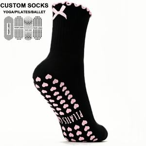 Chaussettes de yoga respirantes antidérapantes à volants pour femmes, logo personnalisé, chaussettes en coton compressif moelleuses avec grip pour le sport - Product Image 1