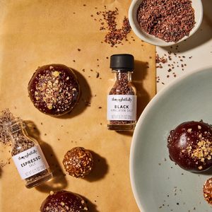 Coffret Cadeau <span class=keywords><strong>de</strong></span> Sels d'Assaisonnement Gourmands et Artisanaux - 10 Bouteilles en Verre - Saveurs Variées : Sel Rose Fumé à la <span class=keywords><strong>Truffe</strong></span>, <span class=keywords><strong>Poudre</strong></span> <span class=keywords><strong>de</strong></span> Sel Rose - Product Image 5