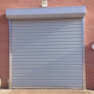 Puerta Enrollable de Aluminio de Alta Resistencia para Almacenes Industriales, Acabado Moderno, Exterior Resistente al Viento, Automática - Product Image 1