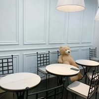 Ensemble de mobilier de salle à manger d'extérieur de style campagnard français, table et chaises de restaurant commercial pour hôtel, café, jardin