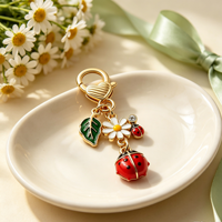Gantungan Kunci Multi Charms Daun Ladybug Daisy Gaya Taman untuk Anak Perempuan dan Wanita