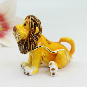 SHINNYGIFTS Scatola Decorativa con Statuetta Smaltata di Simba il Leone - Grazioso Ornamento da Scrivania per Casa e Ufficio - Product Image 3