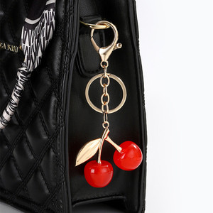 Porte-clés de luxe en résine en forme de cerise pour sac à main, accessoires de sac pour femme, vente en gros - Product Image 2