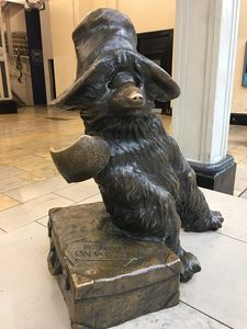Nouveauté 2024, statue d'animal en métal décorée pour le jardin, sculpture d'ours <span class=keywords><strong>Paddington</strong></span> assis en bronze - Product Image 4
