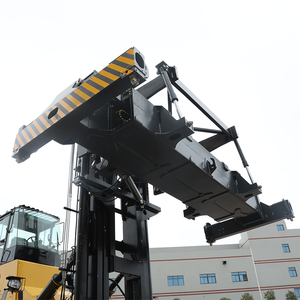 Montacargas SOCMA de 45 Toneladas con Motor Diésel, Plataforma para Contenedores, Mástil de Tres Etapas, Aplicación Portuaria - Product Image 5