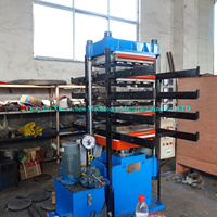 Équipement pour la production de tapis de sol en caoutchouc/machine à fabriquer des carreaux en caoutchouc