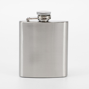 <span class=keywords><strong>Set</strong></span> di Fiaschette Personalizzate in Acciaio Inox da 2, 4, <span class=keywords><strong>6</strong></span>, 8 oz per Alcol, Whisky e Vino, Portatili, con Confezione Regalo per Uso Esterno - Product Image 3