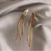 Clip d'oreille Song Yi OEM pour femme, style vintage, long, avec pampilles dorées et motif floral géométrique, nouvelle mode