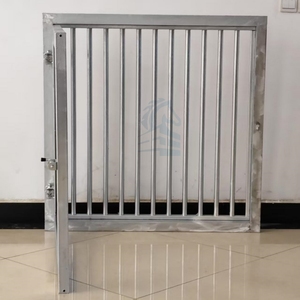 Finestra per Stalla di Cavalli in Acciaio Zincato di Alta Qualità, Resistente e Elegante con Arco - Product Image 1