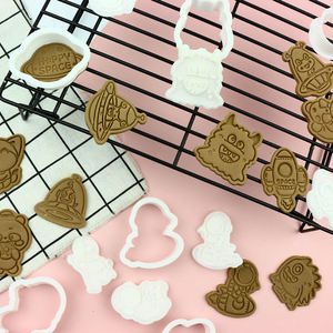 Odm <span class=keywords><strong>1</strong></span> Mảnh Không Gian Tùy Chỉnh Bánh Khuôn Không Gian <span class=keywords><strong>Cookie</strong></span> <span class=keywords><strong>Cutter</strong></span> Rocket Khuôn Phi Hành Gia <span class=keywords><strong>Cookie</strong></span> <span class=keywords><strong>Cutter</strong></span> Cho Không Gian Bên Ngoài Bánh Trang Trí - Product Image 1