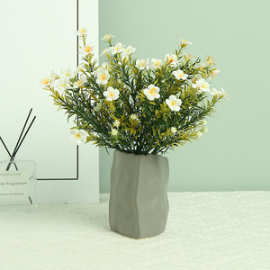 Fleurs artificielles de prunier sauvage du fabricant, arrangement de fleurs en soie blanches, accessoires décoratifs pour mariage et maison - Product Image 1