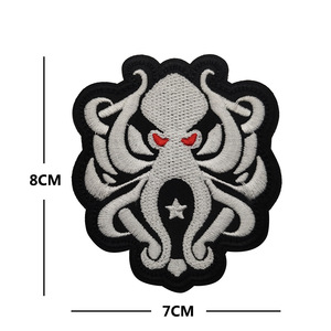 Toppe ricamate con fior Morale legate al gioco di Breakout della zona scura oro nero fascia internazionale con bracciolo bianco lupo squadrone - Product Image 4