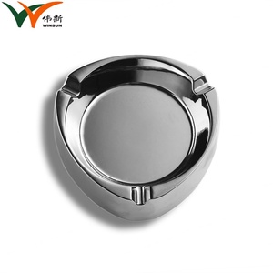 Cendrier en métal personnalisé de haute qualité, en forme de triangle, souvenir, cadeau, vente en gros - Product Image 2