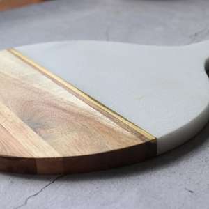 Planche de service à fromage <span class=keywords><strong>en</strong></span> bois de marbre et d'acacia, plateau à charope avec poignée pour les craquelures du vin, <span class=keywords><strong>Brie</strong></span> et viande comme cadeau parfait - Product Image 2