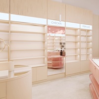 Aménagement intérieur de boutique de cosmétiques de luxe, présentoirs cosmétiques sur mesure, meubles de magasin de beauté rose