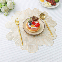 Tapis à café en PVC à motif floral européen |   Nouvelle Arrivée - Vente en Gros - Set de Table Rouge Doré pour Noël et Mariage - Décoration de Table Occidentale