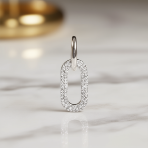 Orecchini E2182 in Oro Bianco con Moissanite, Design Minimalista a Forma di Lettera, Taglio Brillante Rotondo, Micro Incastonatura, Gioielli Unisex - Product Image 2