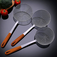 Peralatan Dapur Langsung dari Pabrik, Saringan Kawat Baja Anti Karat, Tahan Lama, Gagang Kayu, untuk Restoran dan Katering