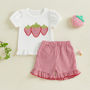 Conjunto de Ropa para Niñas Pequeñas para el Regreso a Clases, Camisa con Mangas Abullonadas y Volantes, Pantalones Cortos con Estampado de Fresas, 2 Piezas - Product Image 1