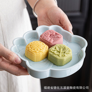 Plateau à fruits en forme de fleur en céramique, plat à thé et à en-cas en porcelaine pour fête, style rétro luxueux - Product Image 5