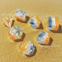Ensemble de 7 dés polyédriques en résine à noyau liquide Golden Beach avec paillettes de sable à l'intérieur pour jeux de rôle, D&D, COC, TRPG et jeux de table
