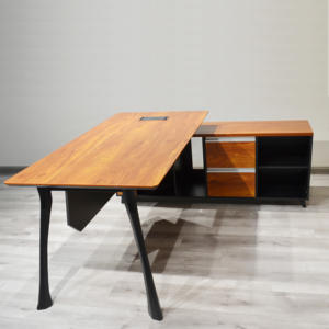 โต๊ะทำงานแบบ CEO กรอบโลหะแบบโมเดิร์นทำจากไม้รูปทรงเจ้านาย - Product Image 1