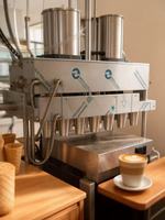Machine à fabriquer des gobelets à café comestibles |   Machine à gaufrettes pour café et crème glacée