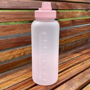 Botol Air Olahraga, Botol Air Olahraga dengan Penanda Waktu, Botol Plastik Beku Bpa, Warna Kustom 1400Ml