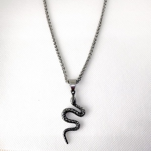 Collar de Serpiente Vintage para Hombre, Cadena Larga con Colgante de Serpiente de Textura Audaz, Collar de Declaración - Product Image 2