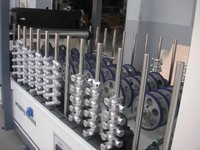Machine automatique de revêtement de panneaux muraux de 650 mm avec système de laminage de film PVC pour ligne de fabrication de panneaux en MDF et WPC