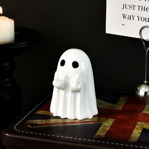 Simpatici Ornamenti Creativi a Forma di Fantasma di Halloween in Resina con Gesto Divertente del Dito Medio, Piccole Decorazioni da Scrivania - Product Image 4